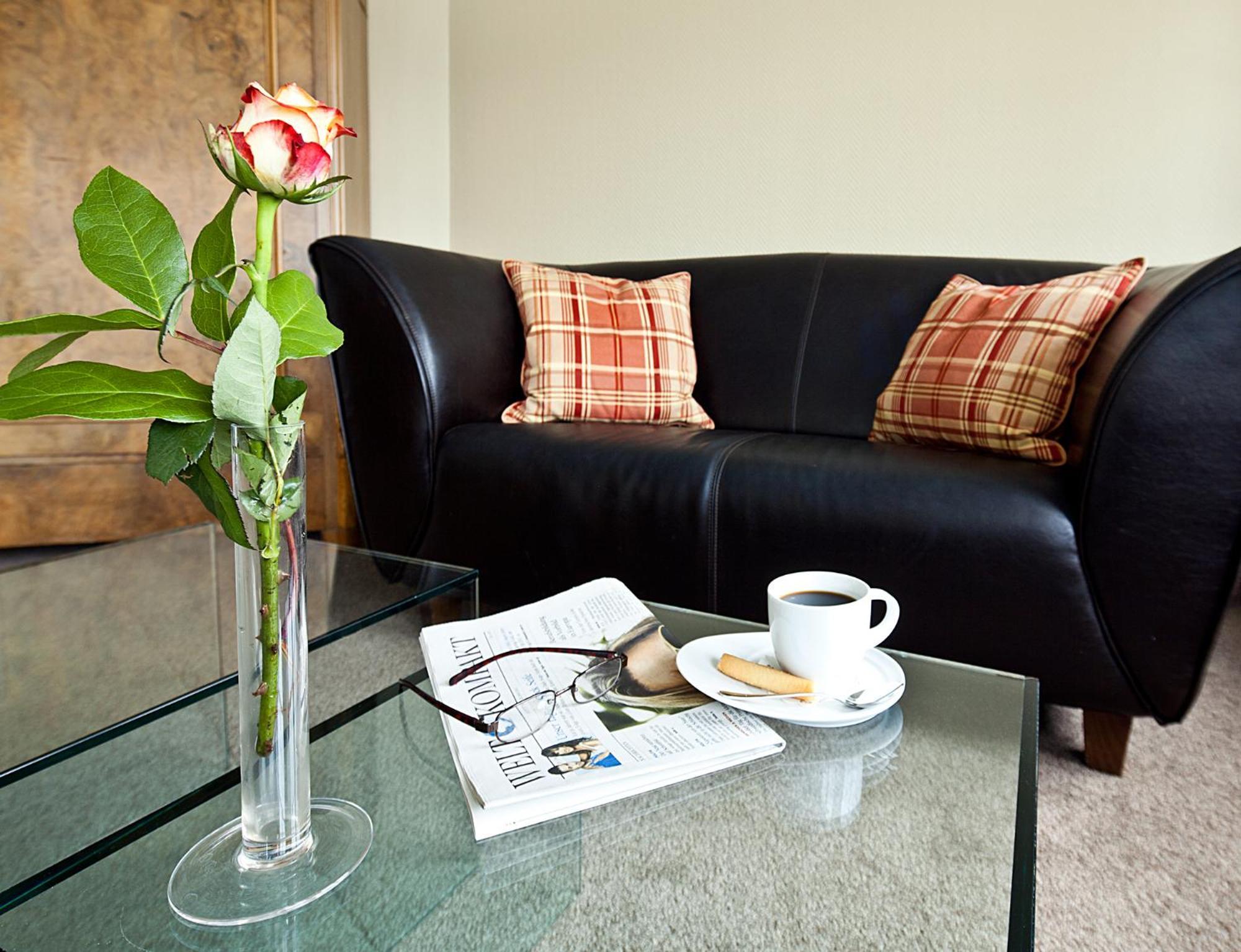 Schnellenburg Hotel Дюселдорф Екстериор снимка