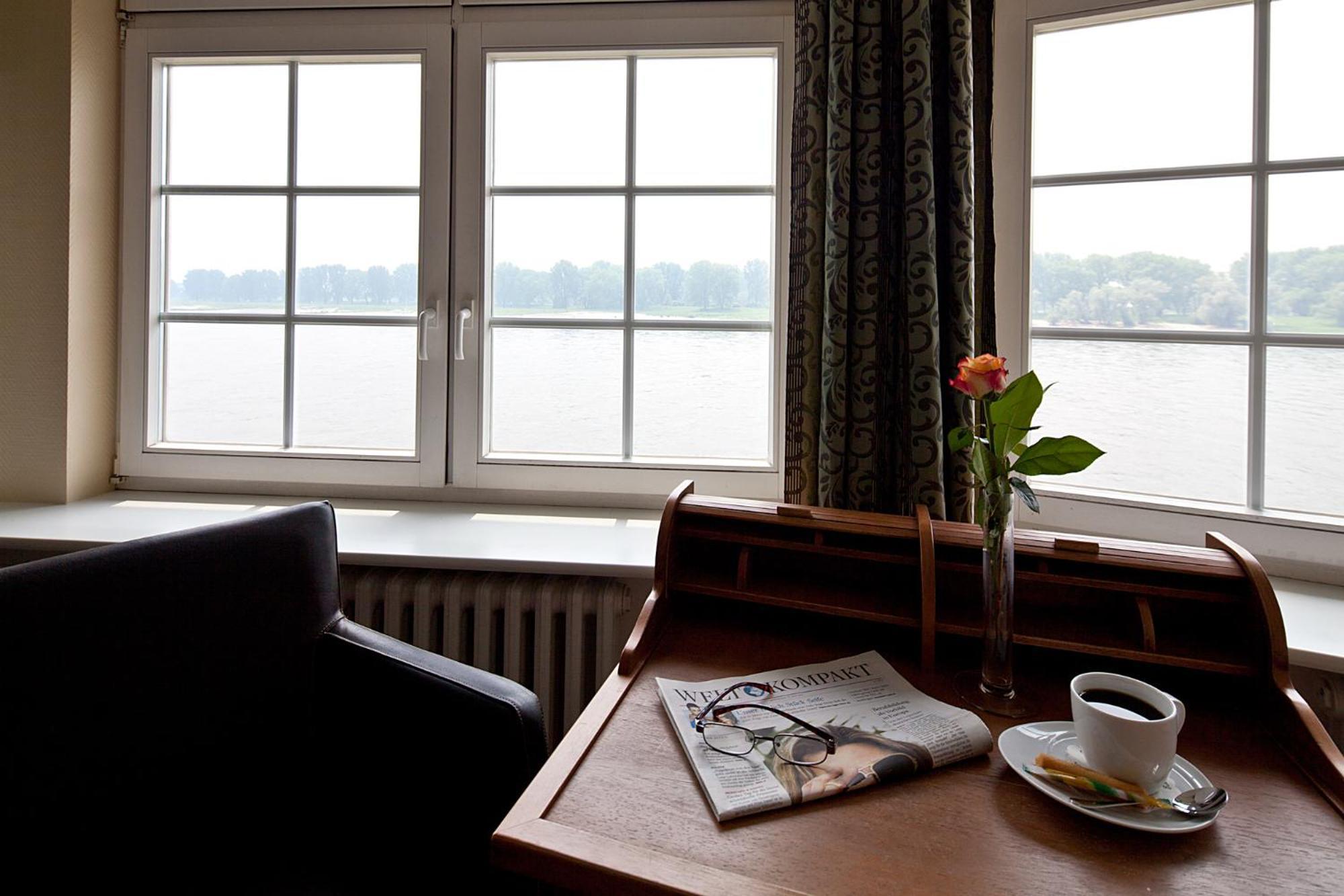 Schnellenburg Hotel Дюселдорф Екстериор снимка