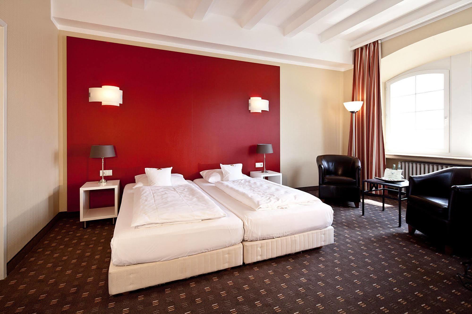 Schnellenburg Hotel Дюселдорф Екстериор снимка