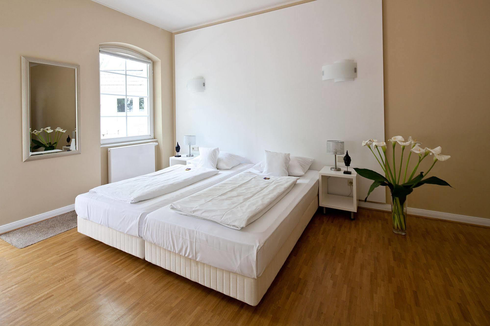 Schnellenburg Hotel Дюселдорф Екстериор снимка